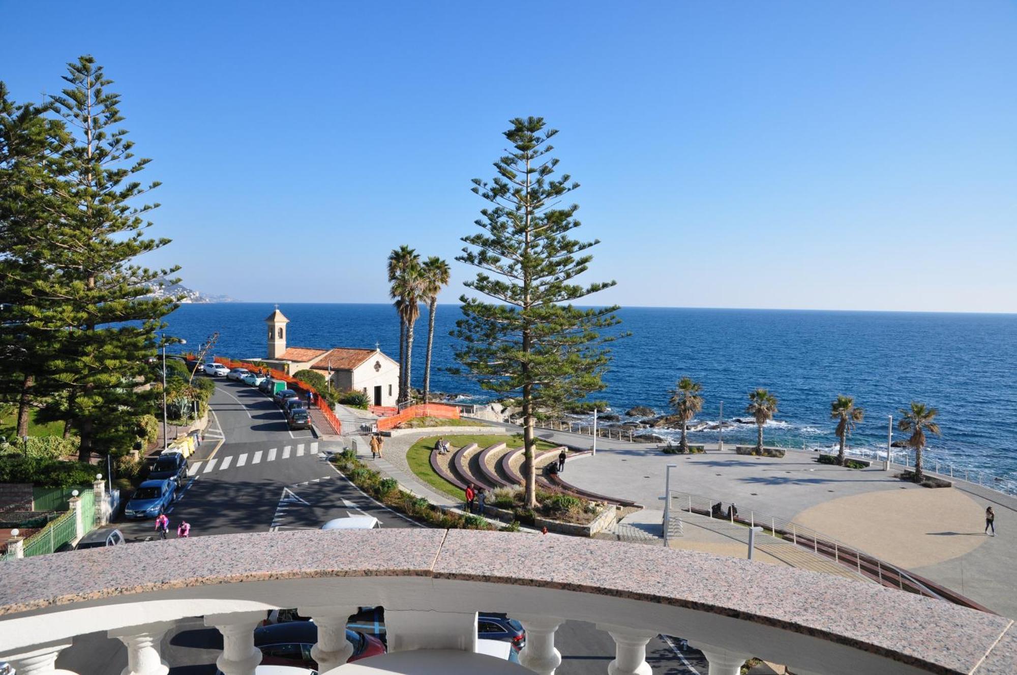 Hotel Piccolo Lido Bordighera Exterior foto